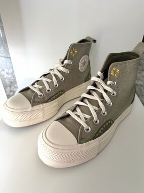 CONVERSE EXCLUSIVE All Star Lift Platform Autumn Embroidery-WOMENS SIZE 5.5